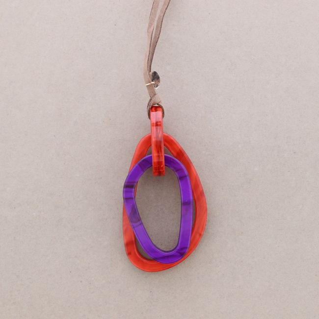 COLLAR LARGO COLGANTE DOBLE ANILLA RESINA