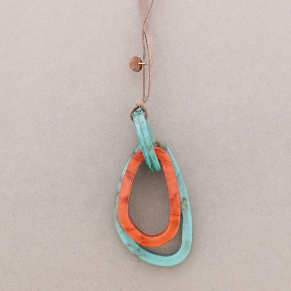 LONG DOUBLE RING RESIN PENDANT NECKLACE