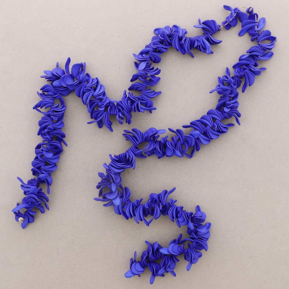 LONG RESIN PETAL NECKLACE