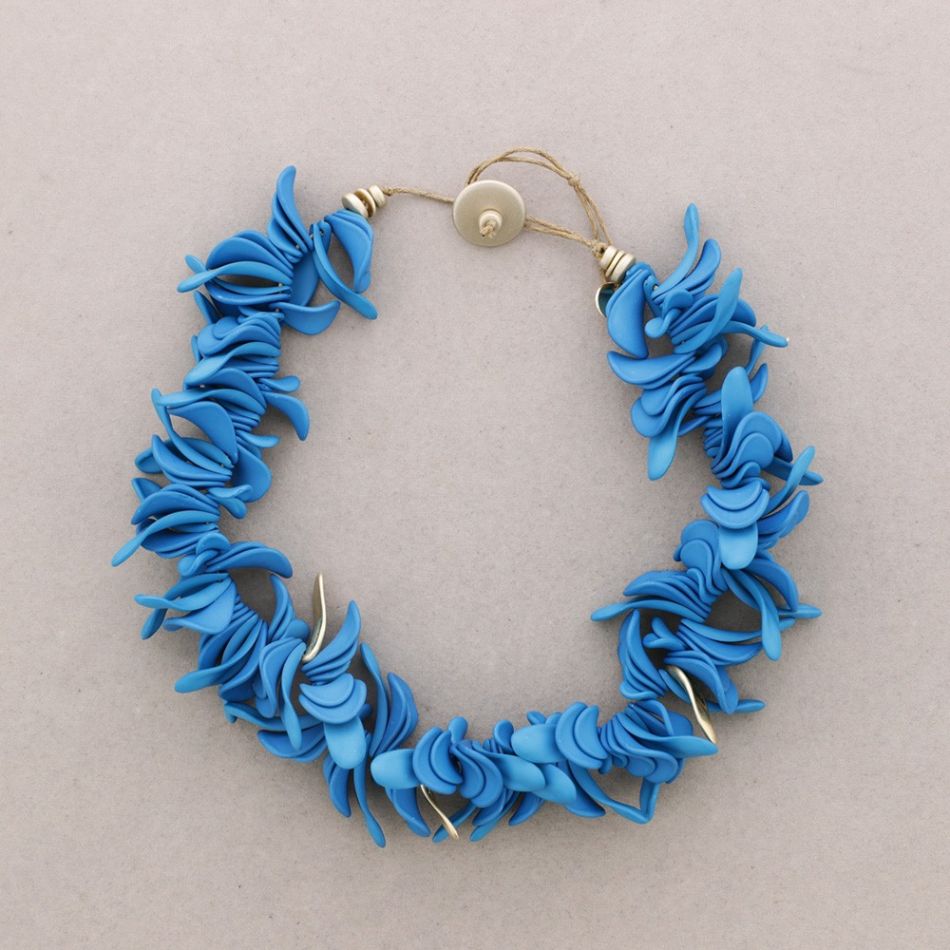 RESIN PETAL CHOKER
