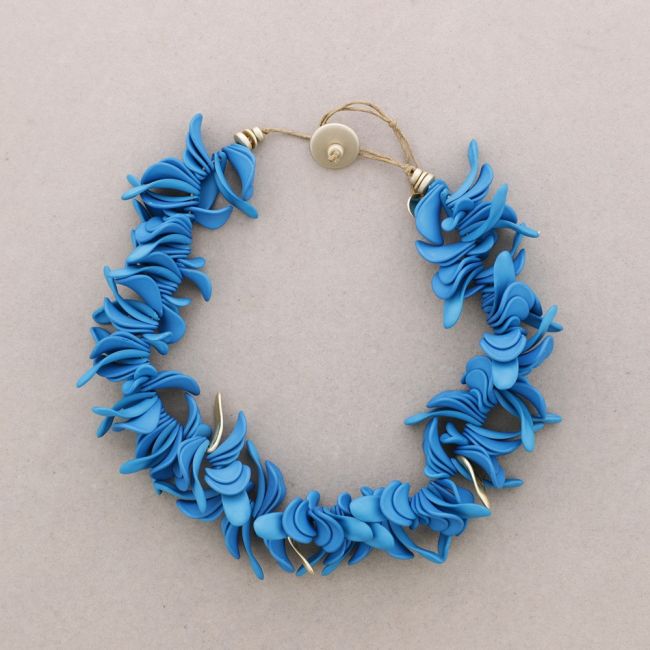 RESIN PETAL CHOKER