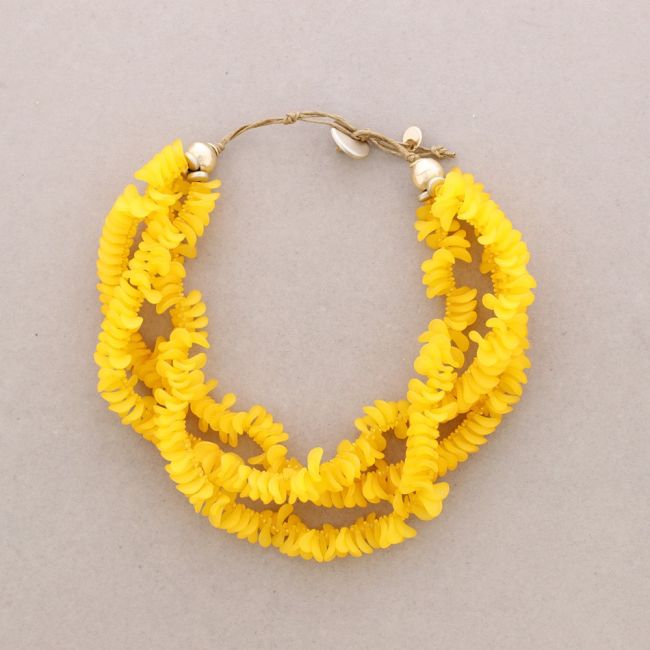THREE ROWS MINI PETAL RESIN CHOKER