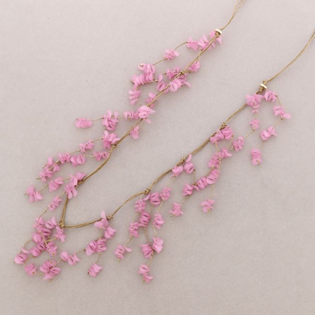 LONG NECKLACE WITH MINI PETAL RESIN STRIPS PENDANTS