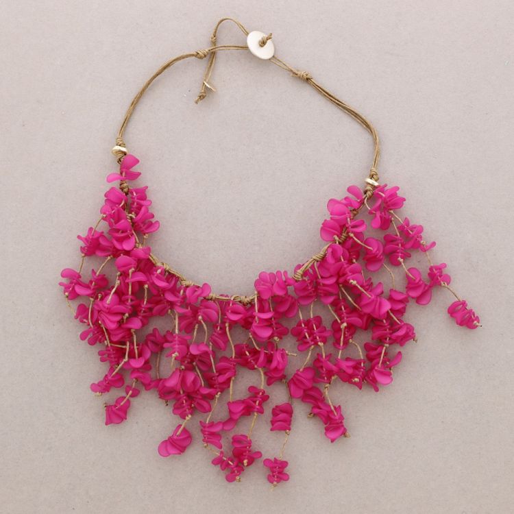RESIN MINI PETAL STRIPS PENDANT CHOKER