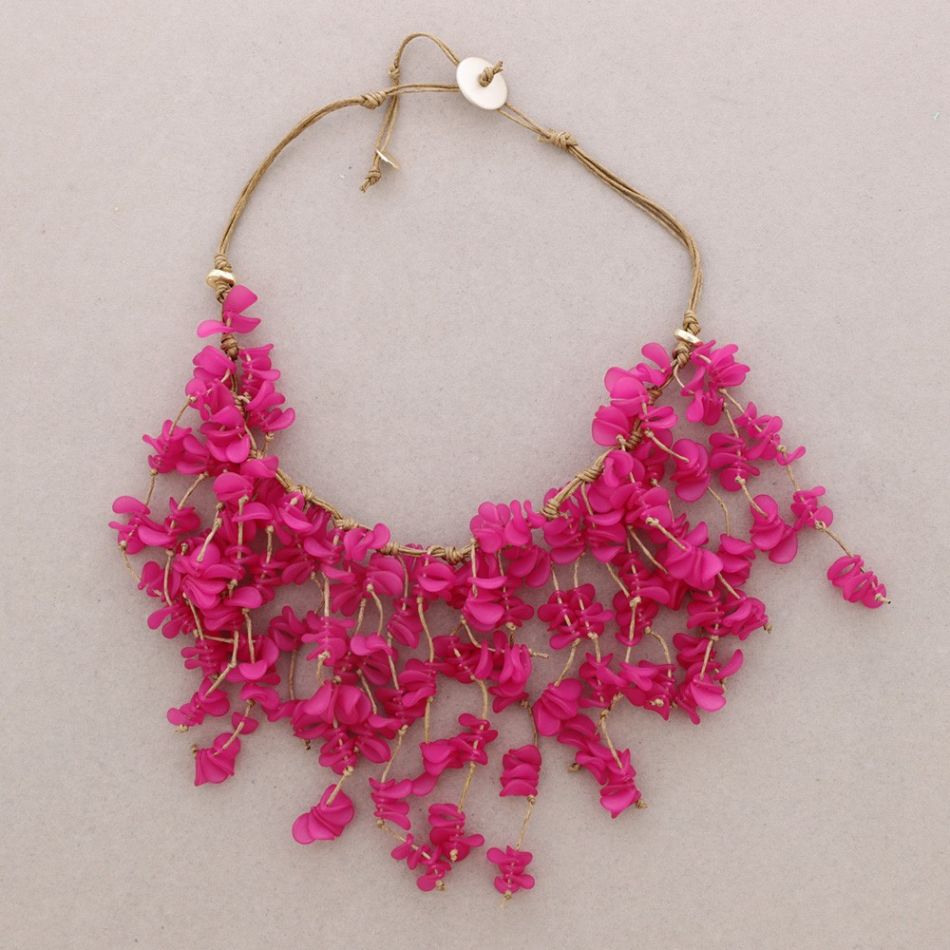 RESIN MINI PETAL STRIPS PENDANT CHOKER