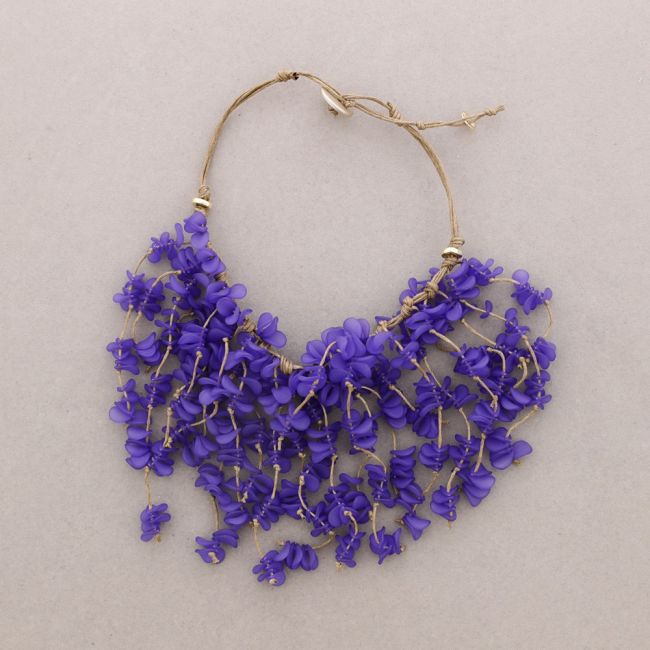 RESIN MINI PETAL STRIPS PENDANT CHOKER