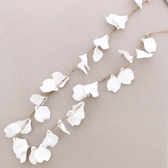 LONG RESIN PETAL NECKLACE