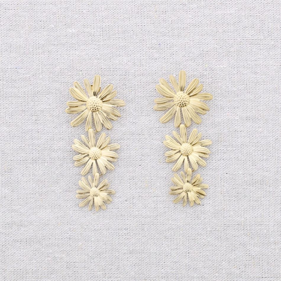 TRIPLE FLOWER STEEL EARRINGS