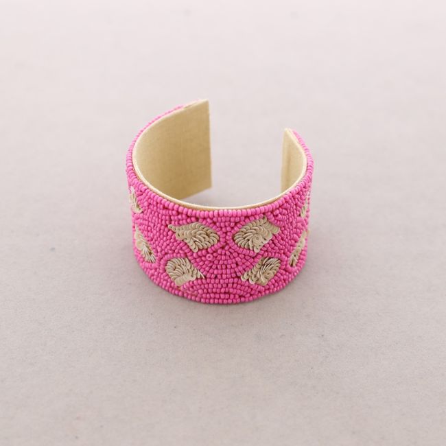 ADJUSTABLE BRACELET WITH BEADS AND SEQUINS
