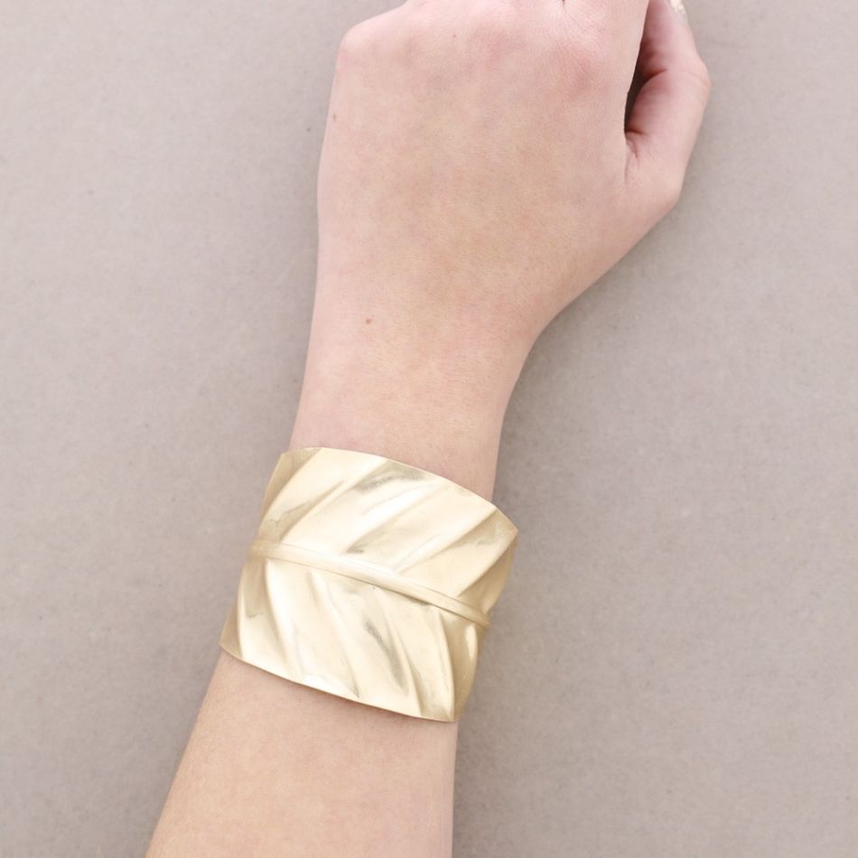 METAL LEAF BRACELET