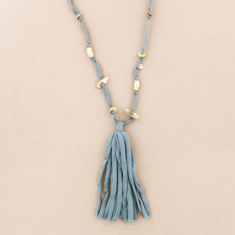 COLLAR LARGO COLGANTE FLECO