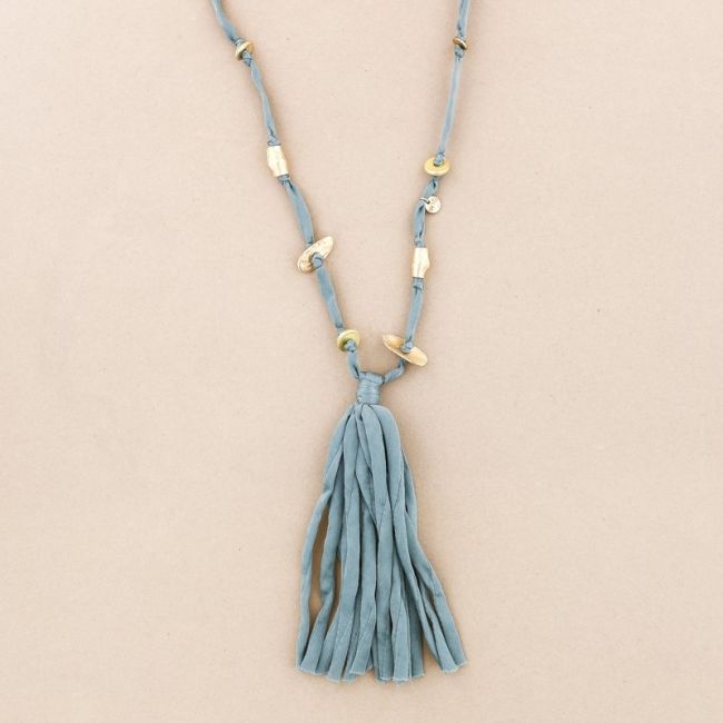 COLLAR LARGO COLGANTE FLECO