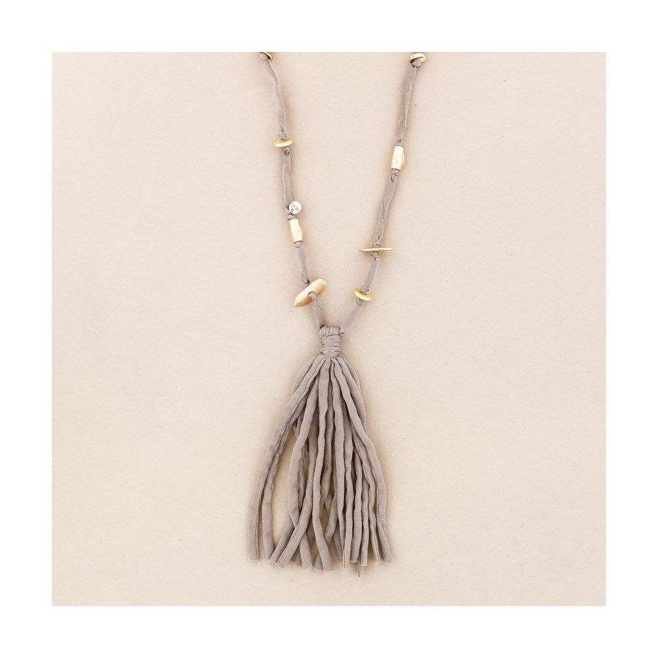 COLLAR LARGO COLGANTE FLECO