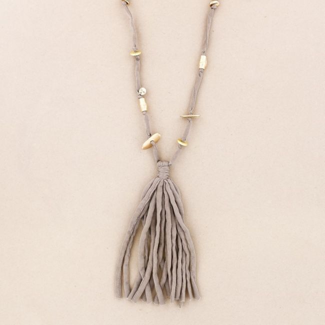 COLLAR LARGO COLGANTE FLECO