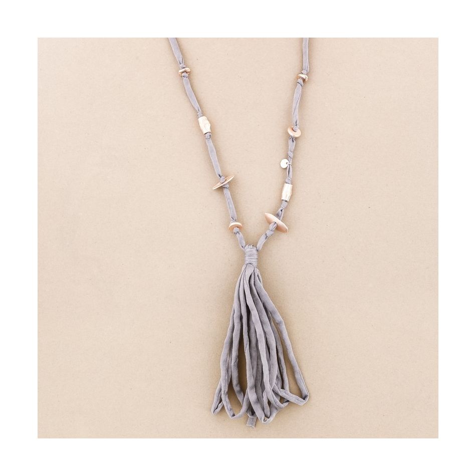 COLLAR LARGO COLGANTE FLECO
