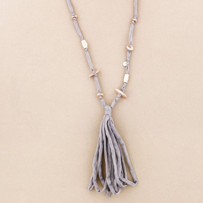 COLLAR LARGO COLGANTE FLECO