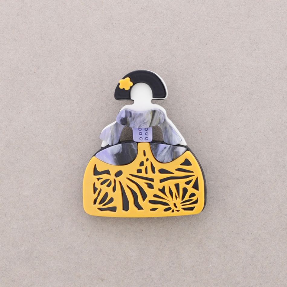 BROCHE MENINA PRIMAVERAL RESINA