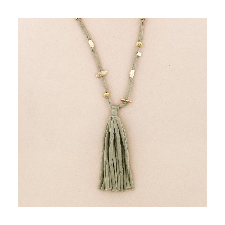COLLAR LARGO COLGANTE FLECO