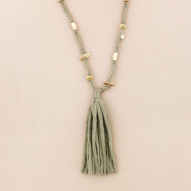 COLLAR LARGO COLGANTE FLECO