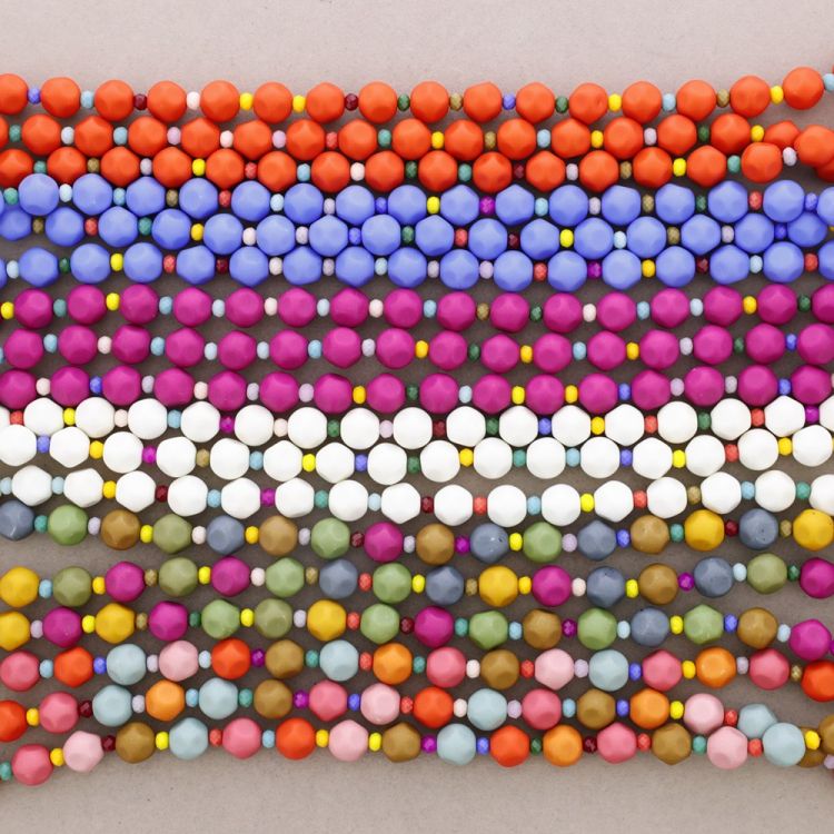 3 TWISTS RESIN BEADS CHOKER 2