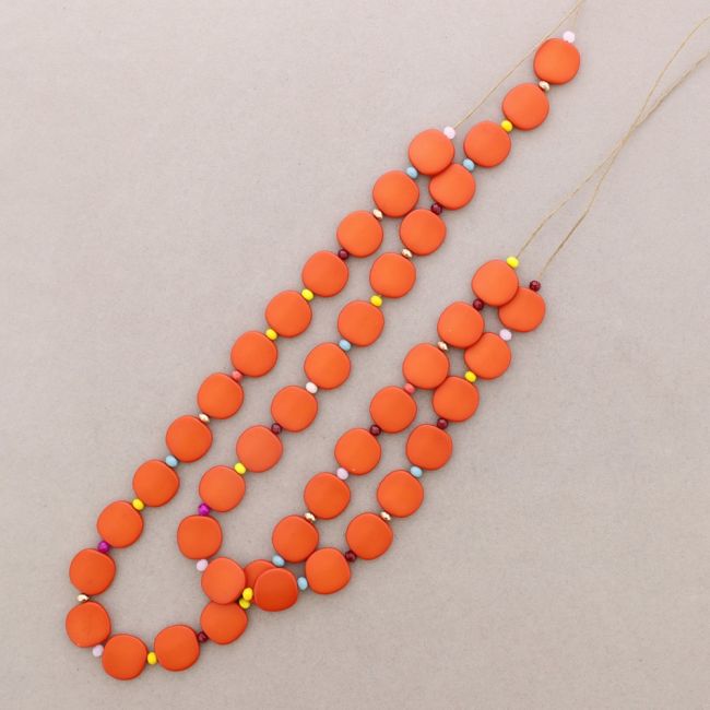 COLLAR LARGO DOBLE CUENTAS RESINA