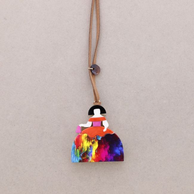 MENINA RESIN LONG PENDANT NECKLACE