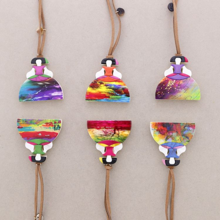 MENINA RESIN LONG PENDANT NECKLACE 2