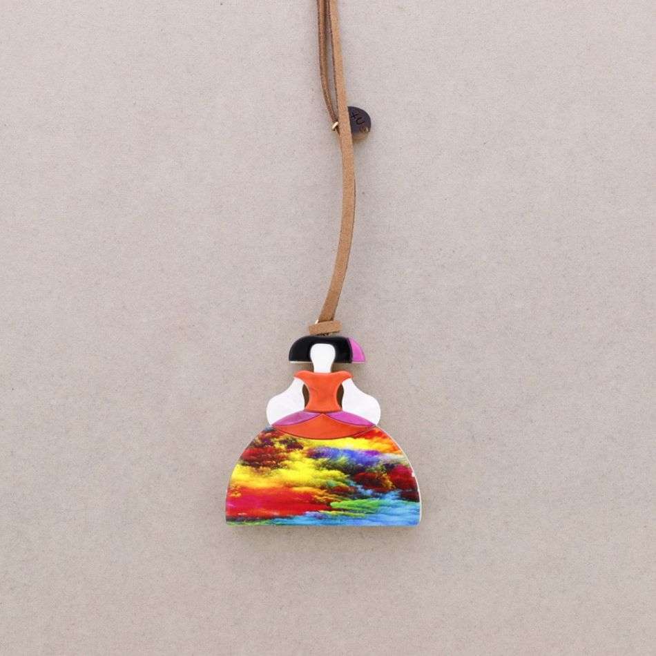 COLLAR LARGO COLGANTE MENINA RESINA