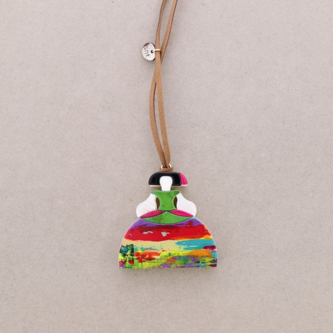 COLLAR LARGO COLGANTE MENINA RESINA