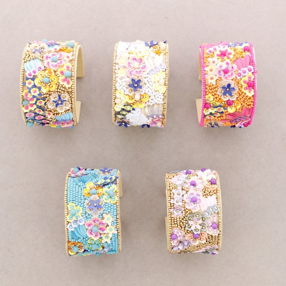 ADJUSTABLE SEQUIN FLOWER BRACELET