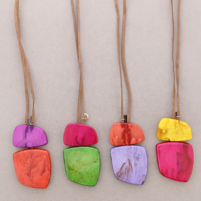 DOUBLE RESIN PENDANT LONG NECKLACE