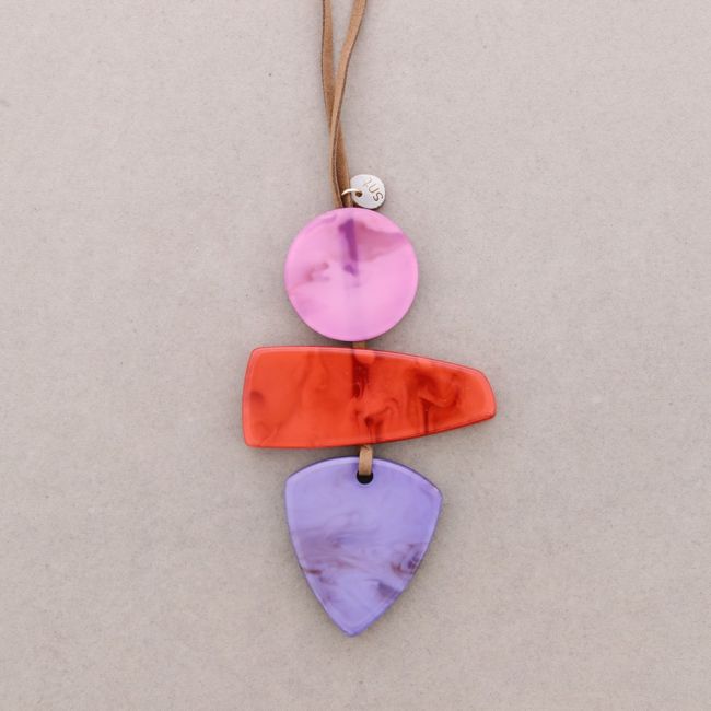 COLLAR LARGO COLGANTE TRIPLE RESINA