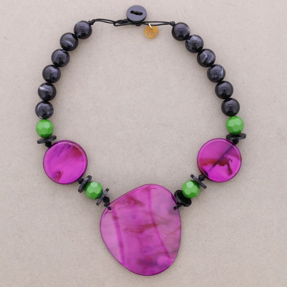 RESIN BEADED NECKLACE