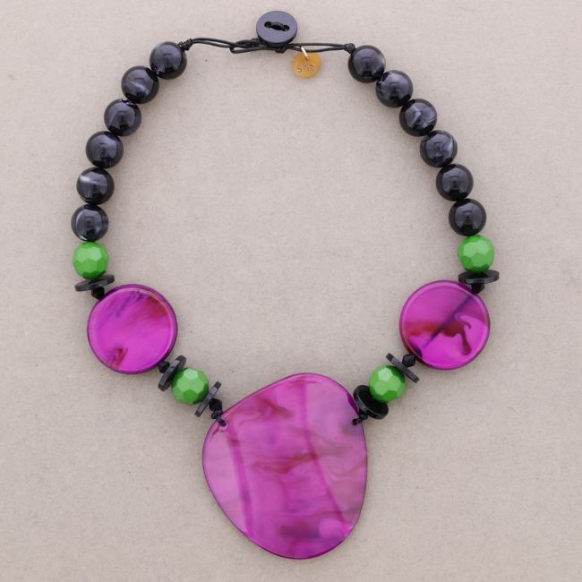 RESIN BEADED NECKLACE