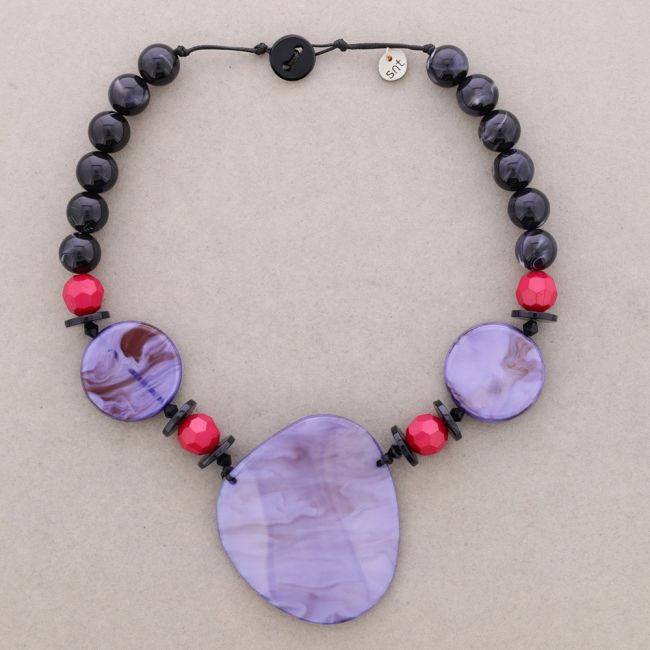 RESIN BEADED NECKLACE