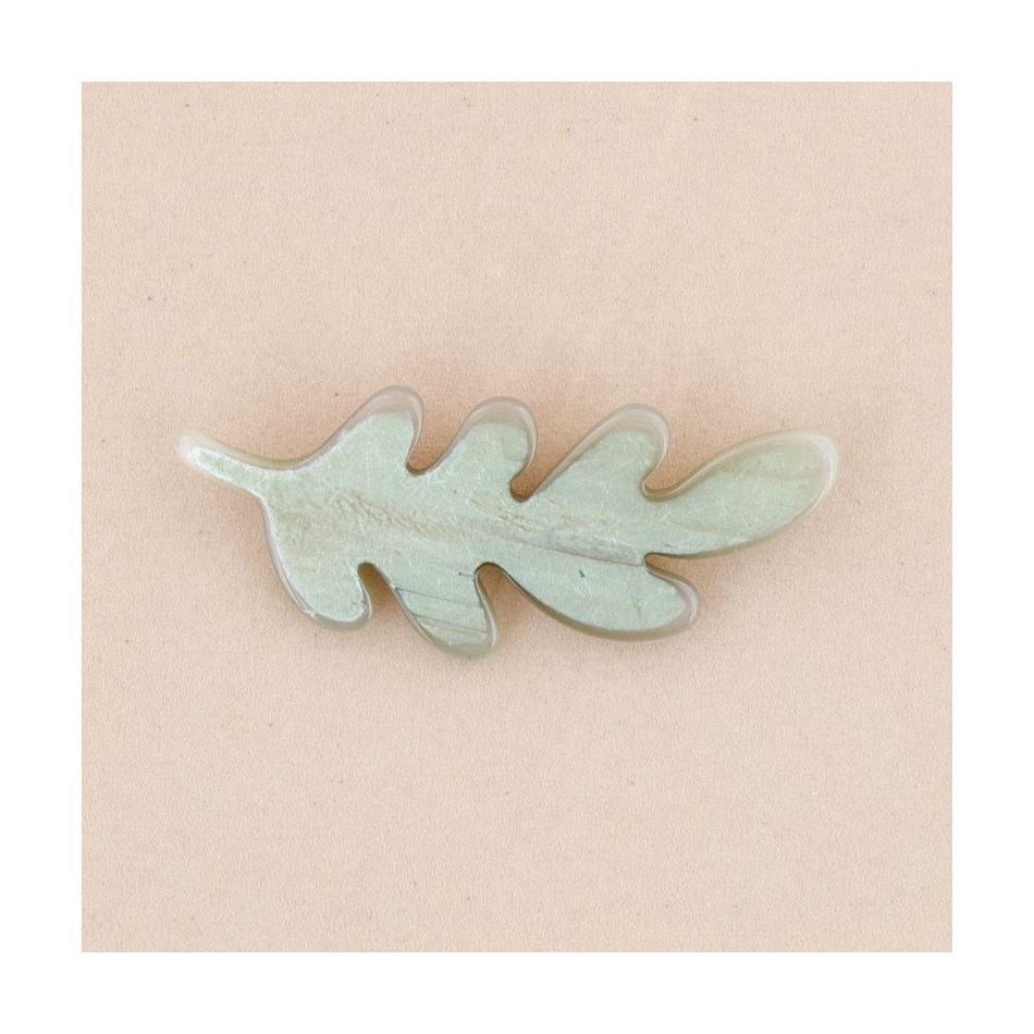 BROCHE HOJA RESINA
