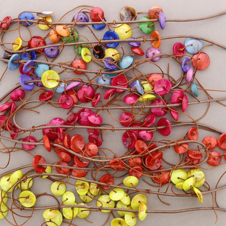 LONG NECKLACE WITH FRINGED RESIN BEADS 2