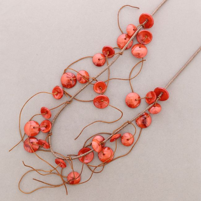 LONG NECKLACE WITH FRINGED RESIN BEADS