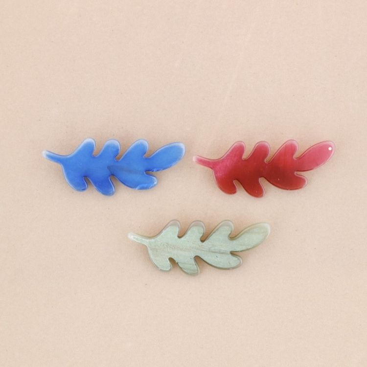 RESIN LEAF BROOCH 2