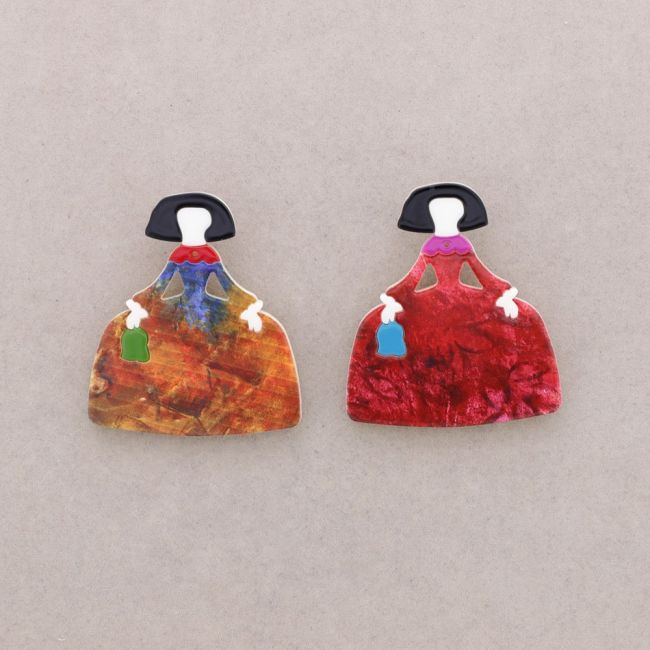 RESIN MENINA BROOCH