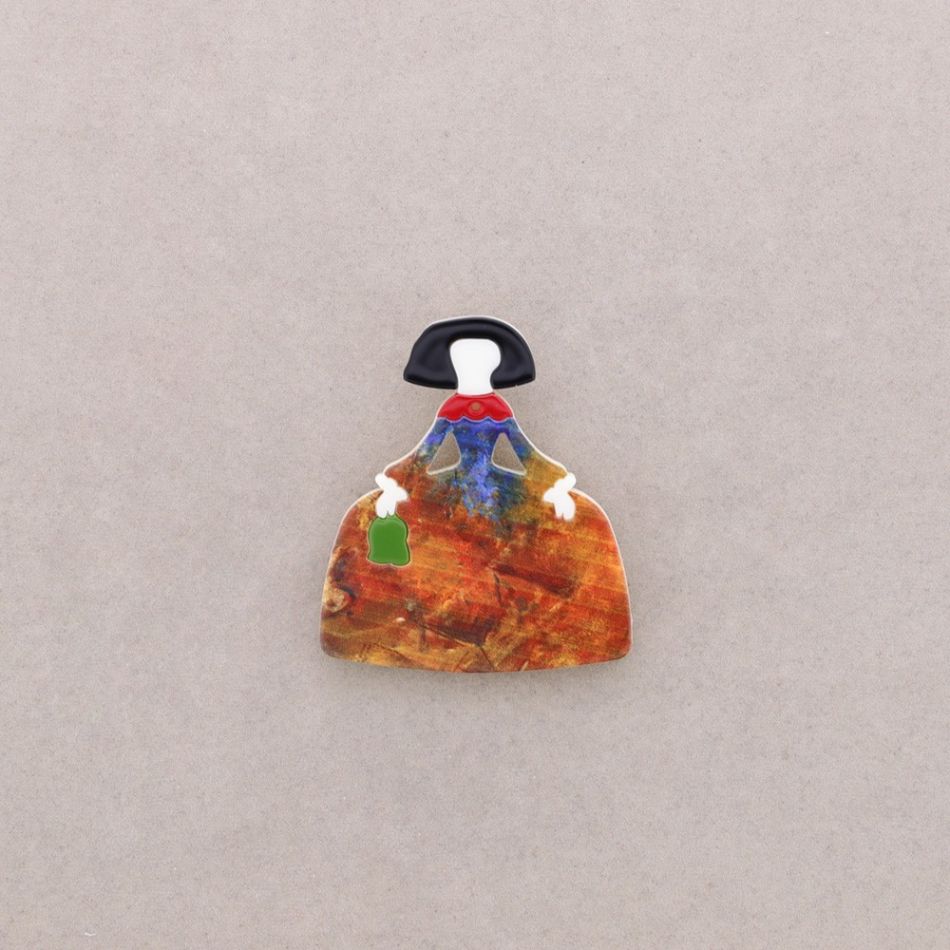 RESIN MENINA BROOCH