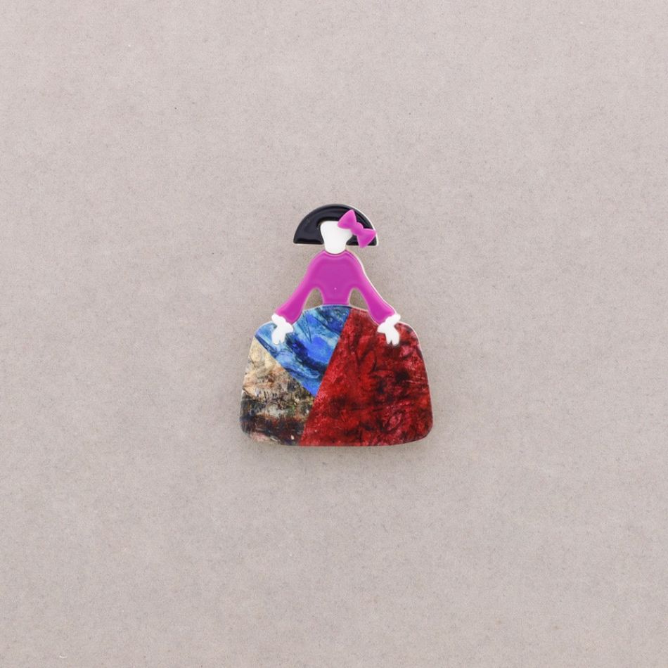 RESIN MENINA BROOCH