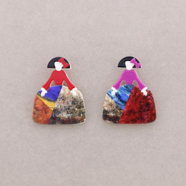 RESIN MENINA BROOCH