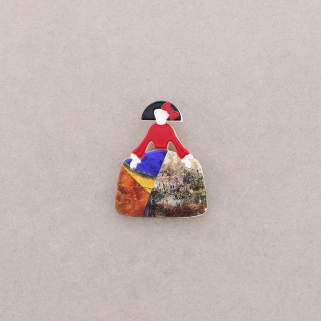 RESIN MENINA BROOCH