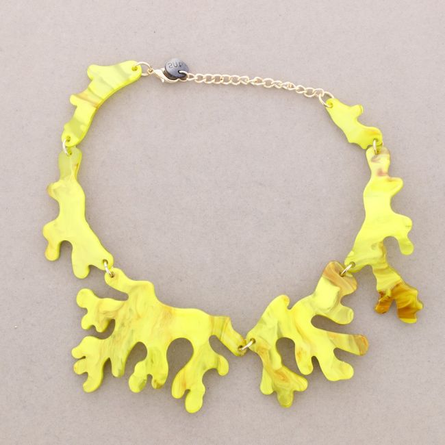 RESIN CORAL CHOKER