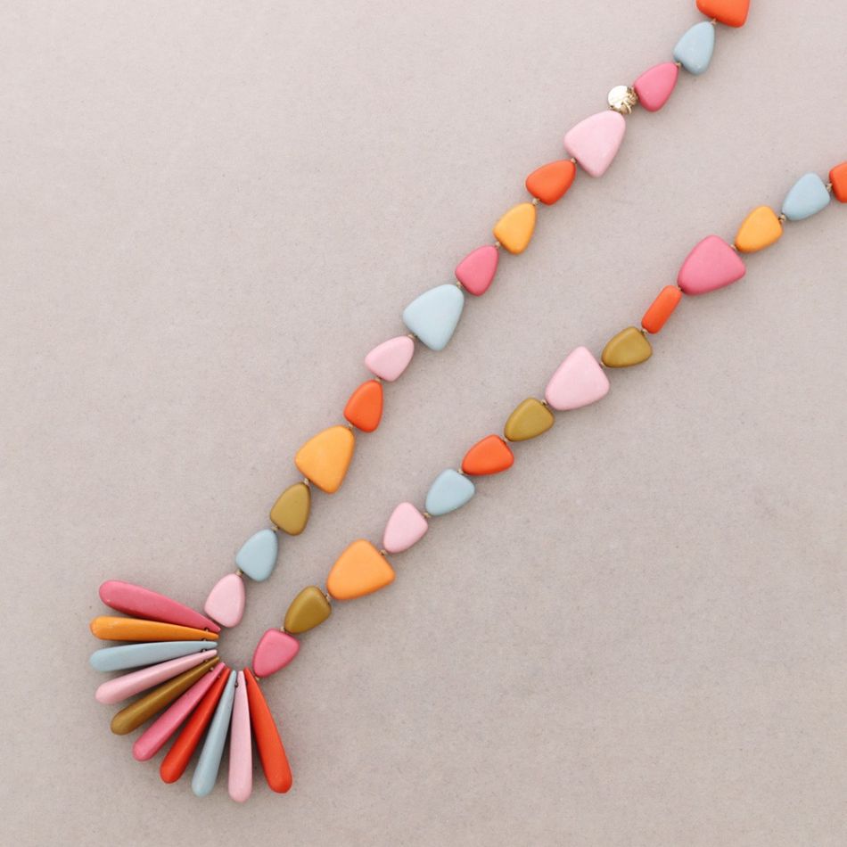 LONG RESIN BEADS NECKLACE