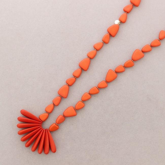 LONG RESIN BEADS NECKLACE