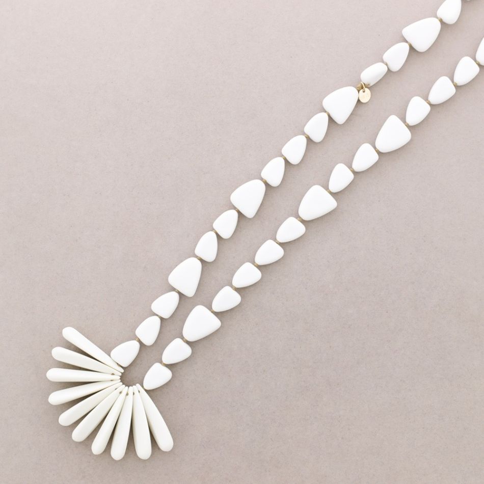 LONG RESIN BEADS NECKLACE