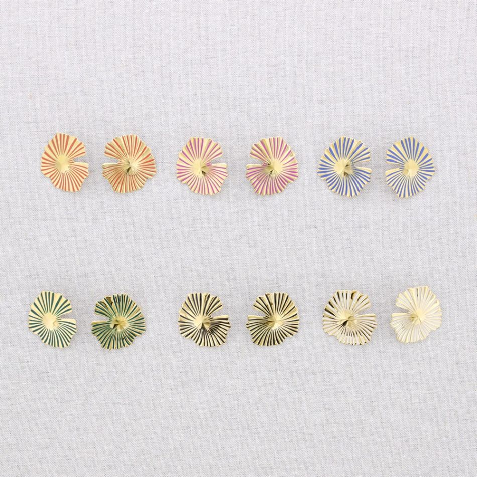 FAN-SHAPED STEEL EARRINGS