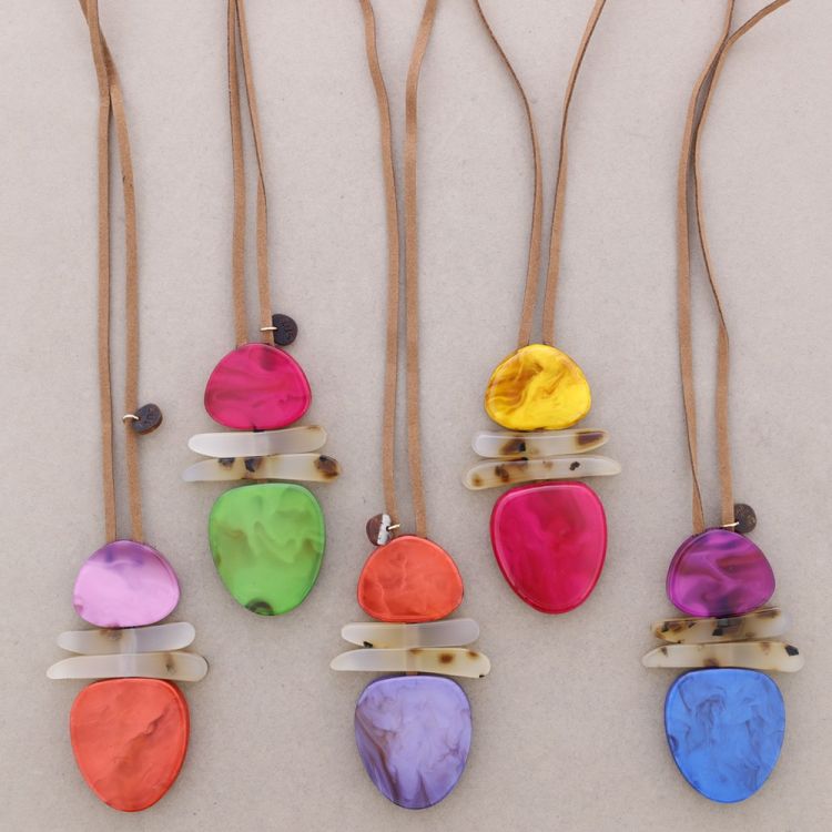 LONG RESIN GEOMETRIC SHAPE PENDANT NECKLACE 2